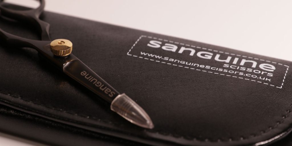 ciseaux pour barbe et moustaches sanguine