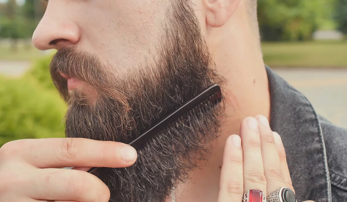 Peigne à barbe